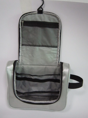 網のポケットが付いている銀製の防水掛かる洗面用品のオルガナイザー袋
